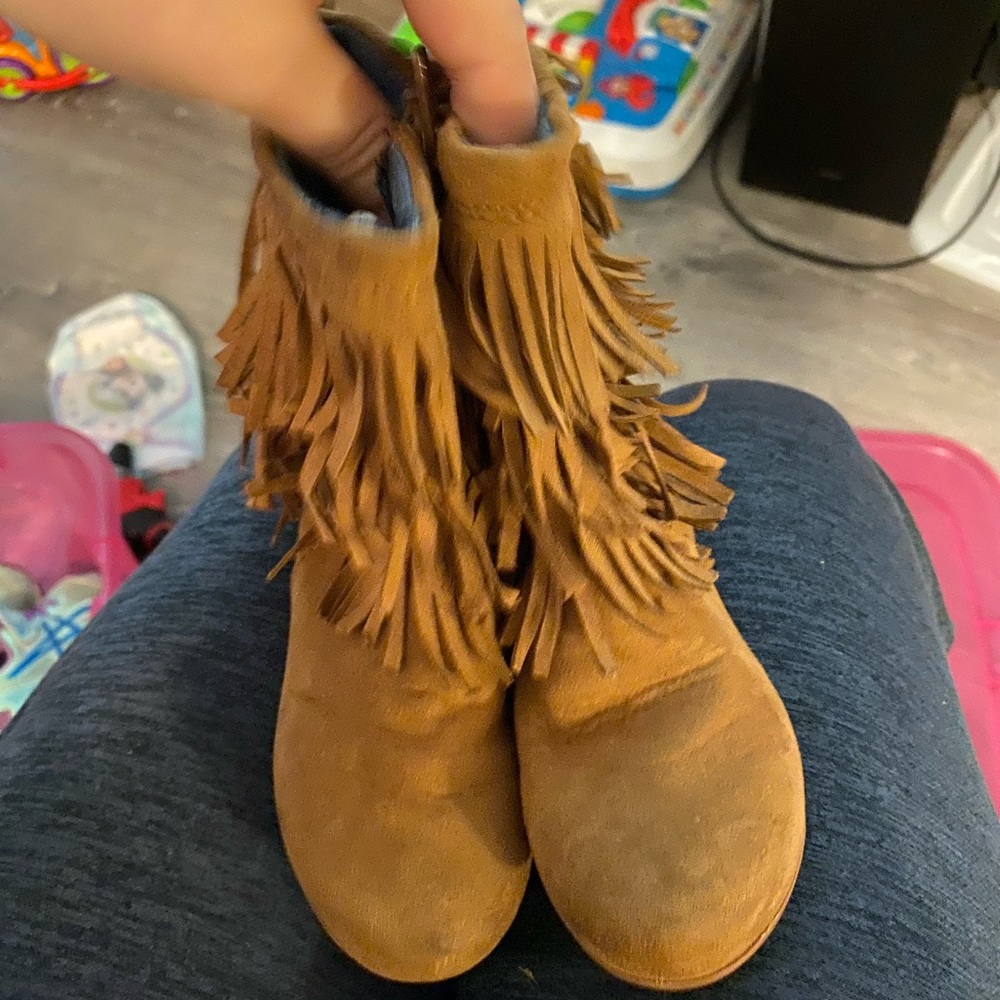 Fringe boots